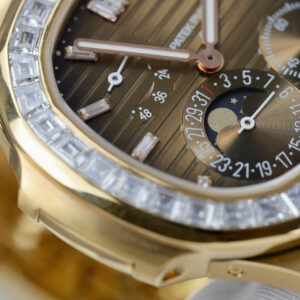PATEK PHILIPPE NAUTILUS 5724 CUSTOM MOISSANITE 18K GOLD WRAPPED PPF 40MM 3 ĐỒNG HỒ PATEK PHILIPPE NAUTILUS 5724 CHẾ TÁC MOISSANITE BỌC VÀNG 18K PPF 40MM