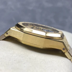 ĐỒNG HỒ AUDEMARS PIGUET ROYAL OAK 26240 REPLICA 11 FROSTED GOLD MẶT SỐ VÀNG ĐEN APS FACTORY 41MM 6 DONG HO AUDEMARS PIGUET ROYAL OAK 26240 REPLICA 11 FROSTED GOLD MAT SO VANG DEN APS FACTORY 41MM 6