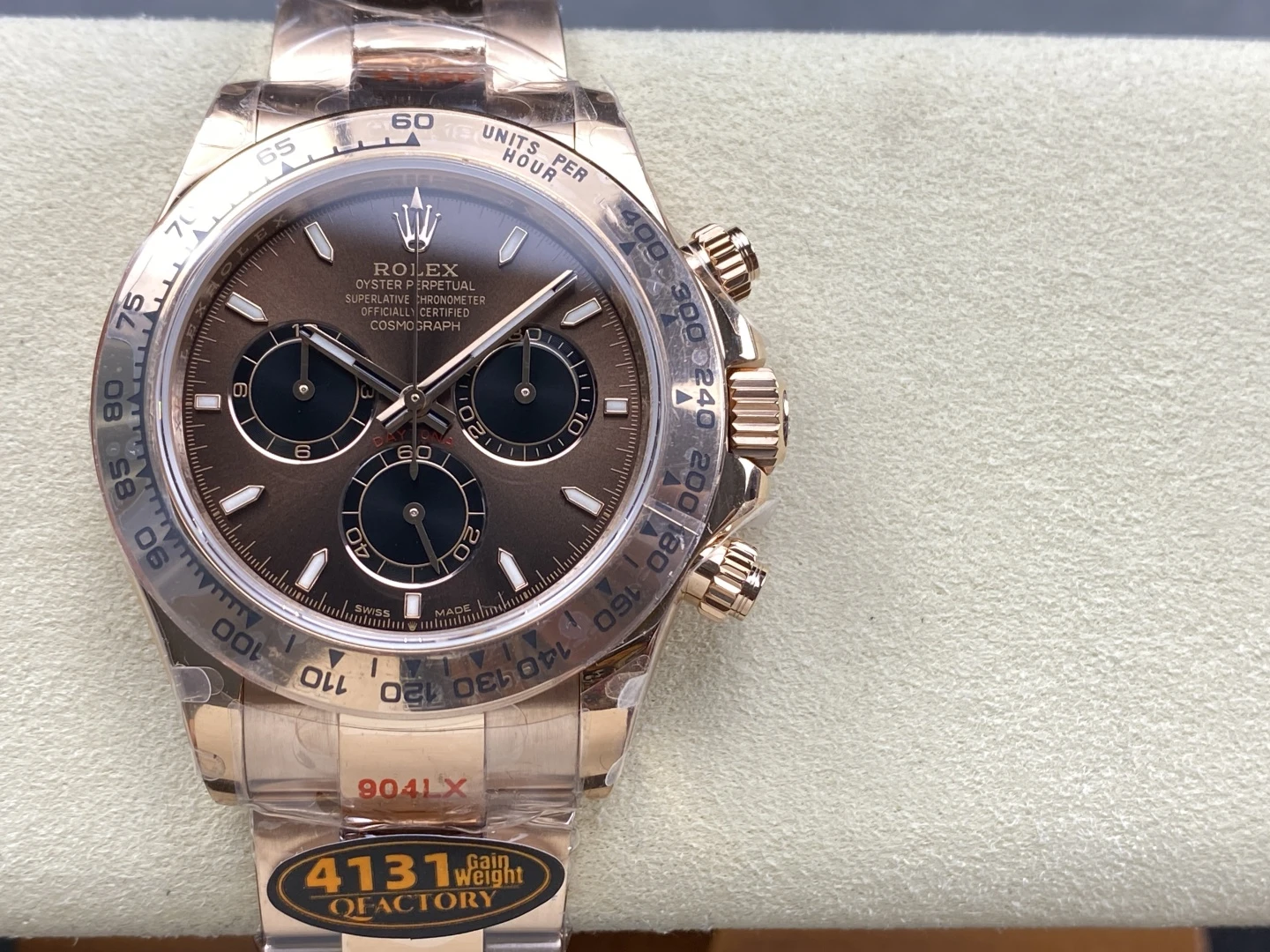 ĐỒNG HỒ ROLEX DAYTONA 126505-0005 REPLICA MẠ VÀNG HỒNG MẶT SỐ CHOCOLATE CỌC DẠ QUANG QF FACTORY 40MM (9) DONG HO ROLEX DAYTONA 126505 0005 REPLICA MA VANG HONG MAT SO CHOCOLATE COC DA QUANG QF FACTORY 40MM 9