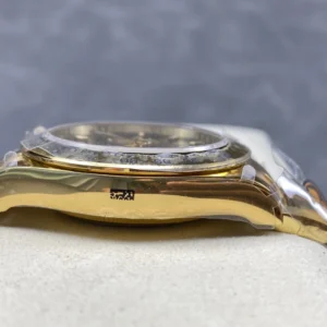 ROLEX DAYTONA 126508-0008 LUXURY FAKE WATCH GOLD PLATE GREEN EMERAL DIAL QF FACTORY 40MM 6 DONG HO ROLEX DAYTONA 126508 0008 REPLICA 11 MAT SO XANH LUC BAO MA VANG QF FACTORY 40MM 4 1