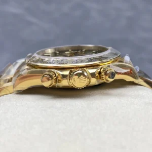 ROLEX DAYTONA 126508-0008 LUXURY FAKE WATCH GOLD PLATE GREEN EMERAL DIAL QF FACTORY 40MM 5 DONG HO ROLEX DAYTONA 126508 0008 REPLICA 11 MAT SO XANH LUC BAO MA VANG QF FACTORY 40MM 5