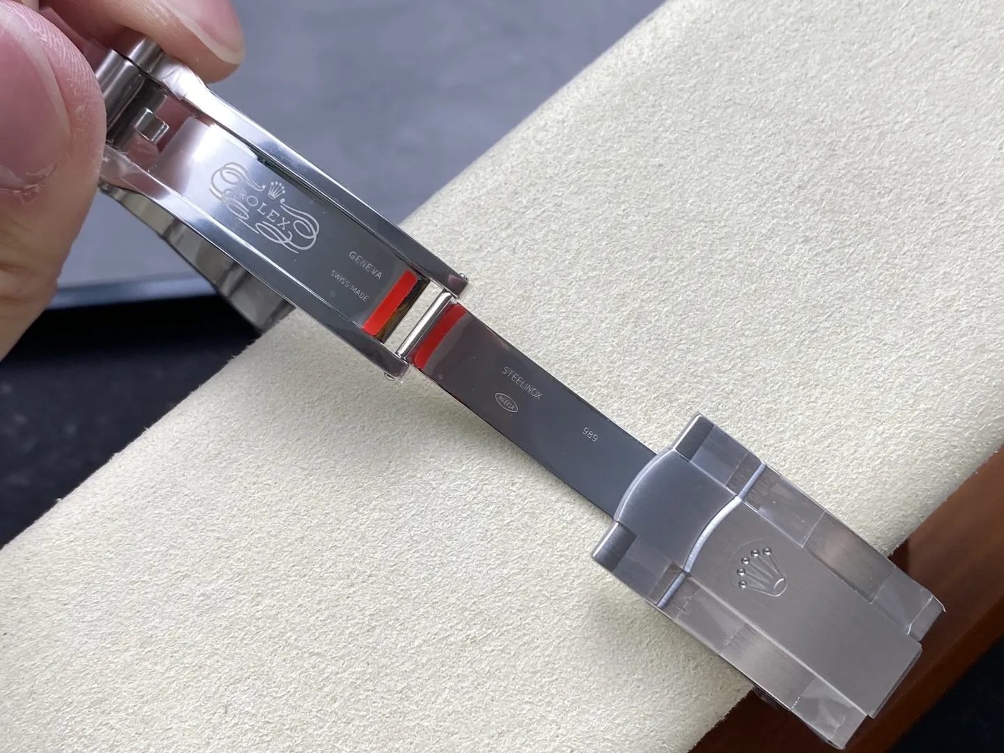 ĐỒNG HỒ ROLEX OYSTER PERPETUAL M124300-0002 REPLICA CAO CẤP MẶT SỐ MÀU ĐEN 36-42MM (1) DONG HO ROLEX OYSTER PERPETUAL M124300 0002 REPLICA CAO CAP MAT SO MAU DEN 36 42MM 1