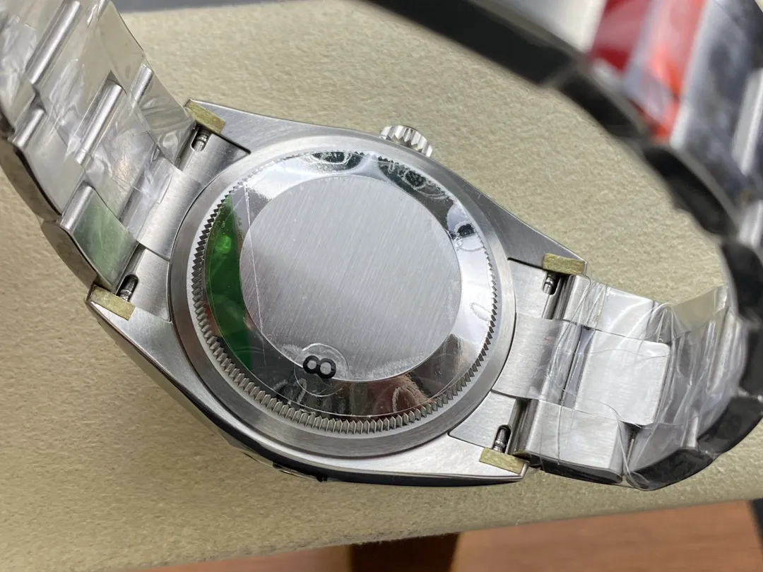 ĐỒNG HỒ ROLEX OYSTER PERPETUAL M124300-0007 REPLICA CAO CẤP MẶT SỐ MÀU ĐỎ VS FACTORY 36MM (3) DONG HO ROLEX OYSTER PERPETUAL M124300 0007 REPLICA CAO CAP MAT SO MAU DO VS FACTORY 36MM 3