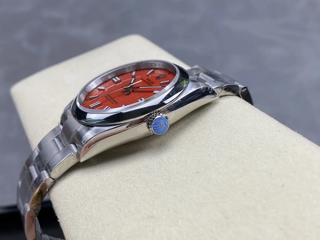 ĐỒNG HỒ ROLEX OYSTER PERPETUAL M124300-0007 REPLICA CAO CẤP MẶT SỐ MÀU ĐỎ VS FACTORY 36MM (4) DONG HO ROLEX OYSTER PERPETUAL M124300 0007 REPLICA CAO CAP MAT SO MAU DO VS FACTORY 36MM 4